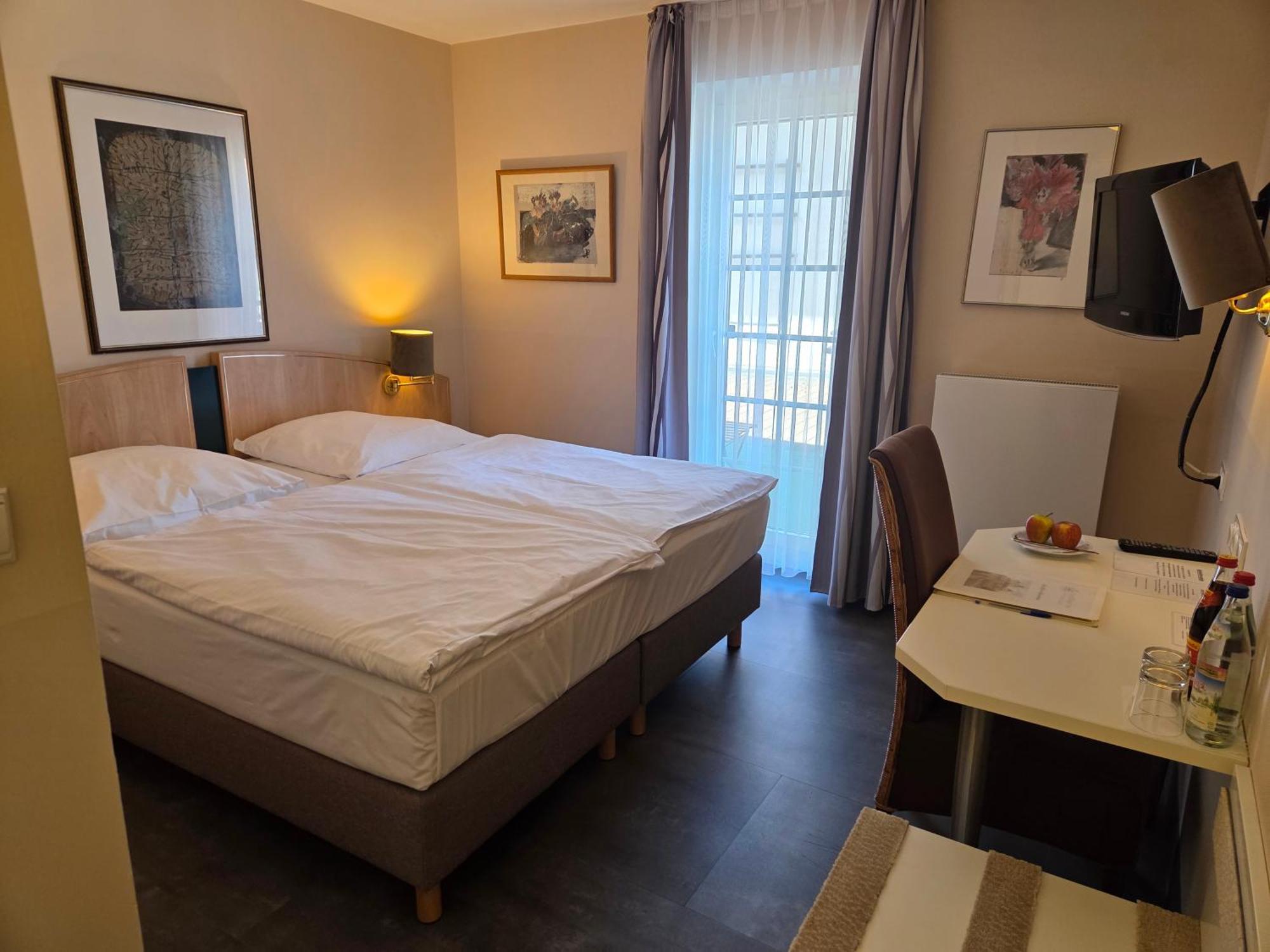 Hotel Garni "Am Ellinger Tor" Weissenburg in Bayern Bagian luar foto